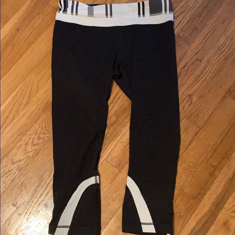 Lululemon Run Inspire size 8 black and white